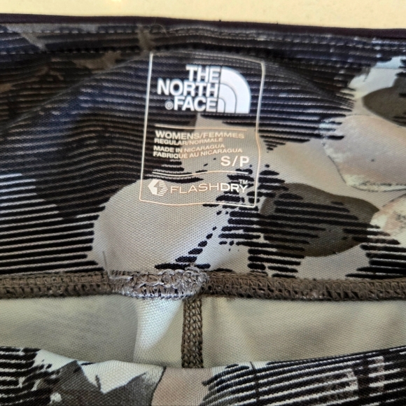 The North Face Women's Cropped Leggings - Picture 3 of 3